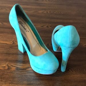 Suede high heeled pumps